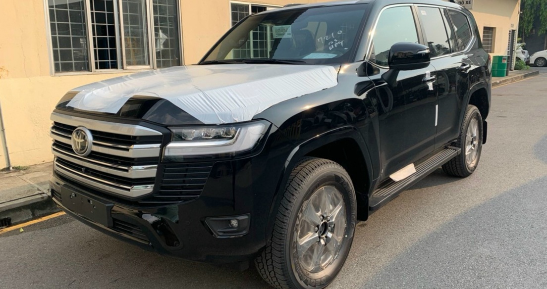 Cận cảnh Toyota Land Cruiser VX 2022 bản chính hãng giá 4,06 tỷ tại Hà Nội