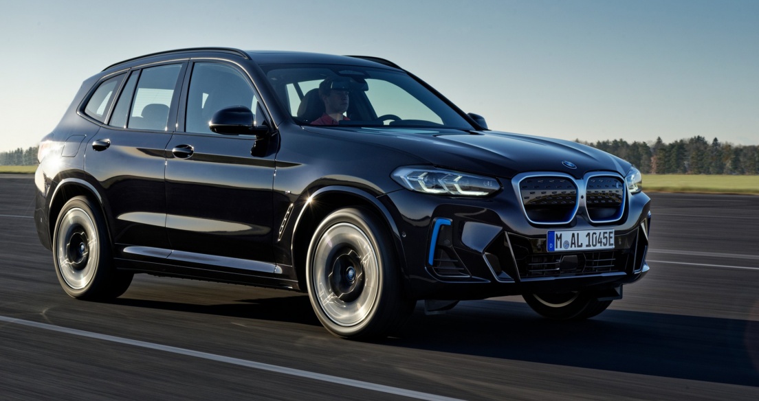 BMW iX3 2022 ra mắt với ngoại hình ấn tượng và nhiều công nghệ mới