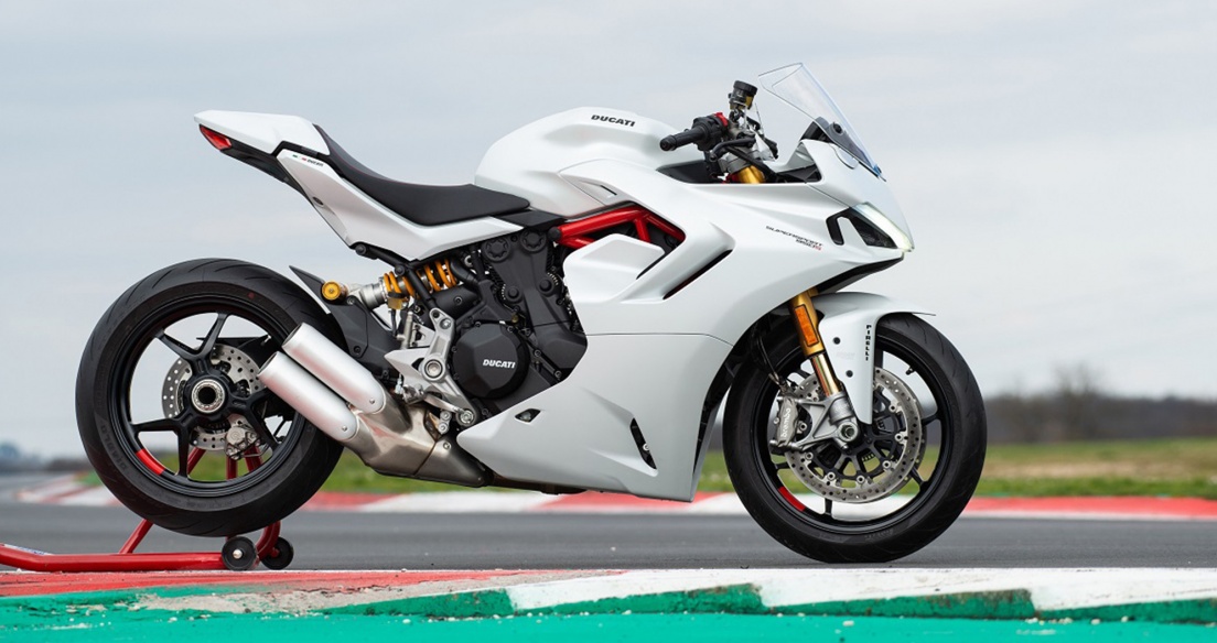 Ducati SuperSport 950 2021 có giá từ 18.300 USD