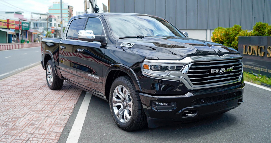 Giá RAM 1500 Laramie chính hãng cao hơn tại Mỹ khoảng 5 lần