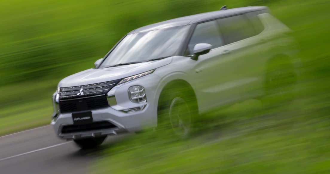 Mitsubishi Outlander PHEV 2023 sẽ có 7 chế độ lái và hệ dẫn động 4 bánh cải tiến