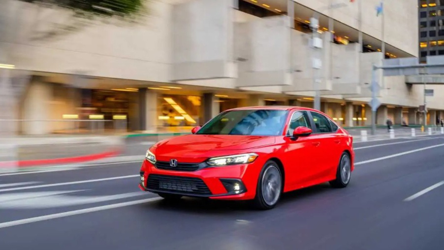 Mới ra mắt, Honda Civic 2022 đã tăng giá bán, khởi điểm từ 22.915 USD