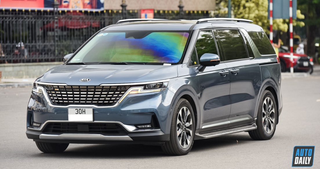 Những chiếc Kia Carnival 2021 đầu tiên xuất hiện trên đường