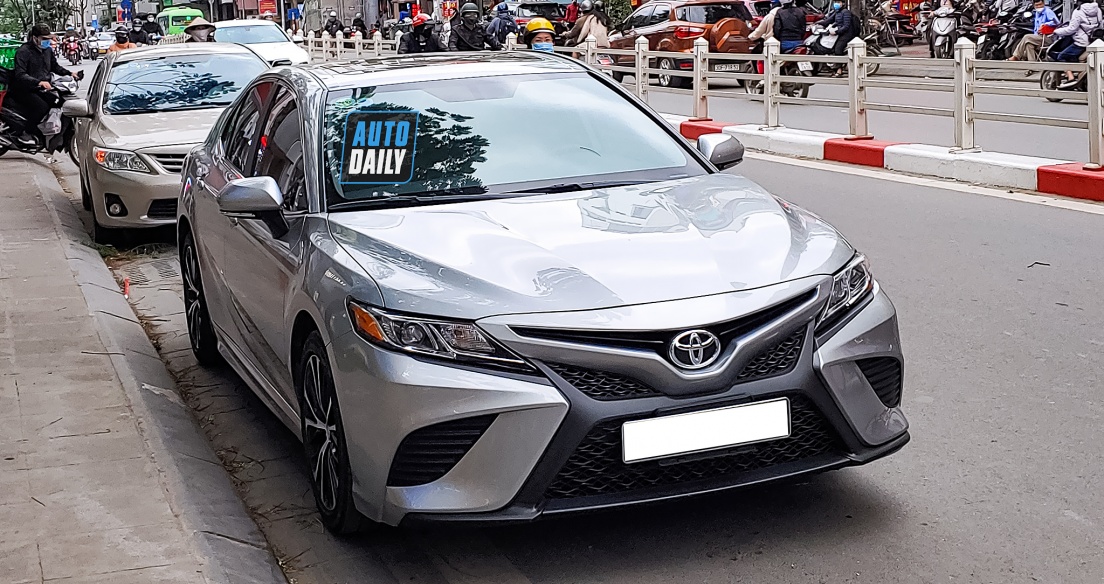 Toyota Camry SE 2021 nhập Mỹ xuất hiện tại Việt Nam, phong cách thể thao