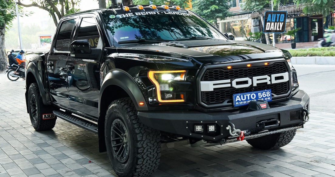 Ford F-150 Raptor 2019 đi gần 7.000 km bán lại hơn 4,3 tỷ, khuyến mại tời điện xịn xò