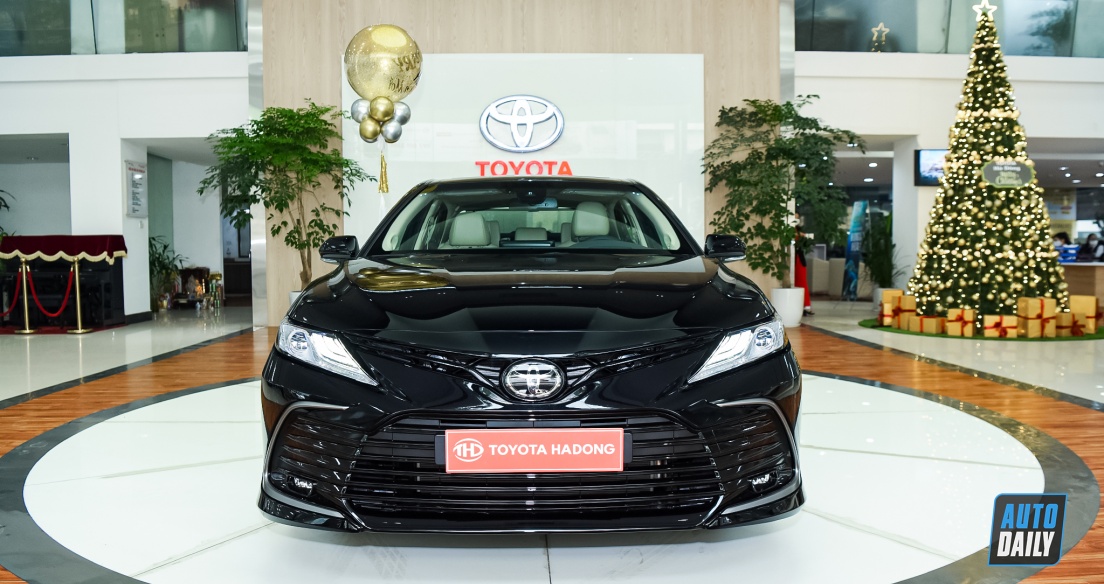 Ảnh chi tiết Toyota Camry 2022 bản 2.0Q giá 1,167 tỷ đồng