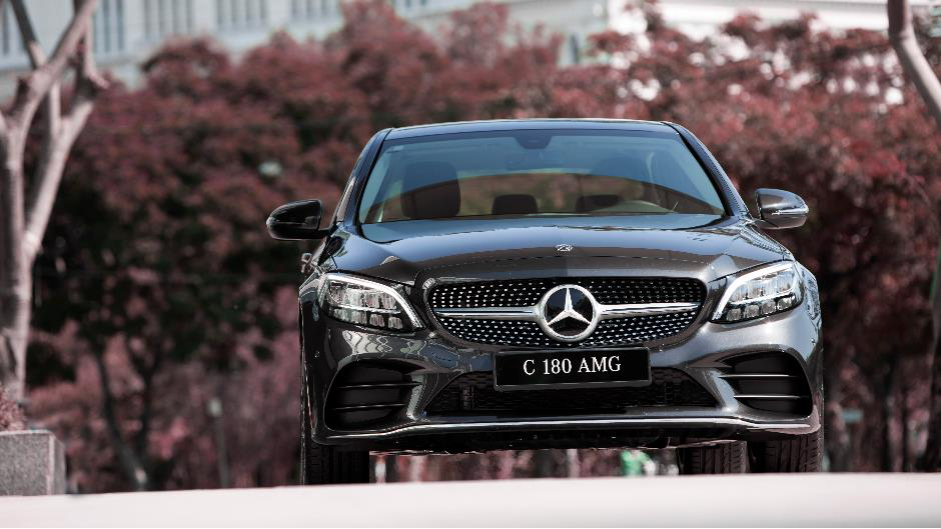 Cơ hội trúng Mercedes-Benz C 180 AMG khi mua xe cuối năm