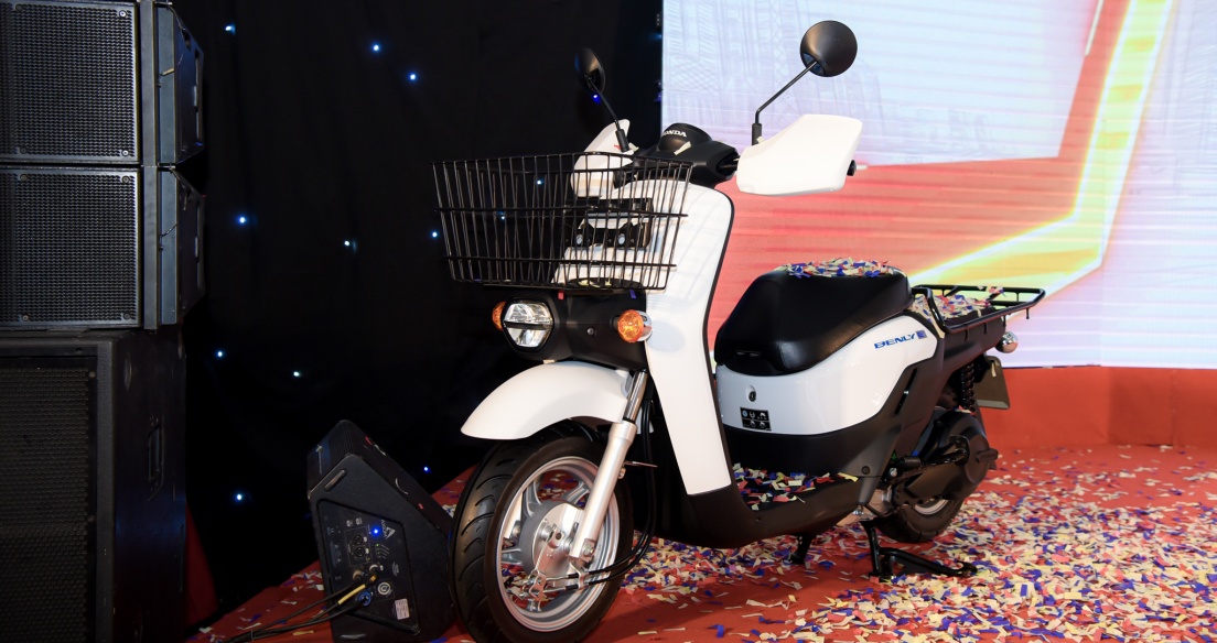 Honda bàn giao 70 xe máy điện Benly e cho Bưu điện Việt Nam