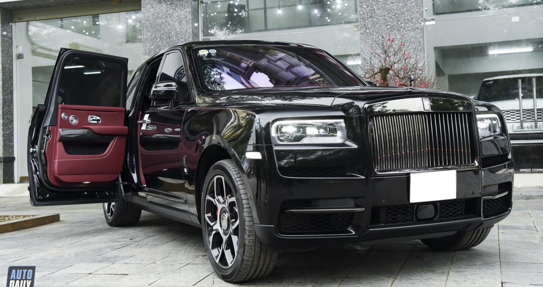 Ảnh chi tiết Rolls-Royce Cullinan Black Badge siêu lướt giá hơn 41 tỷ