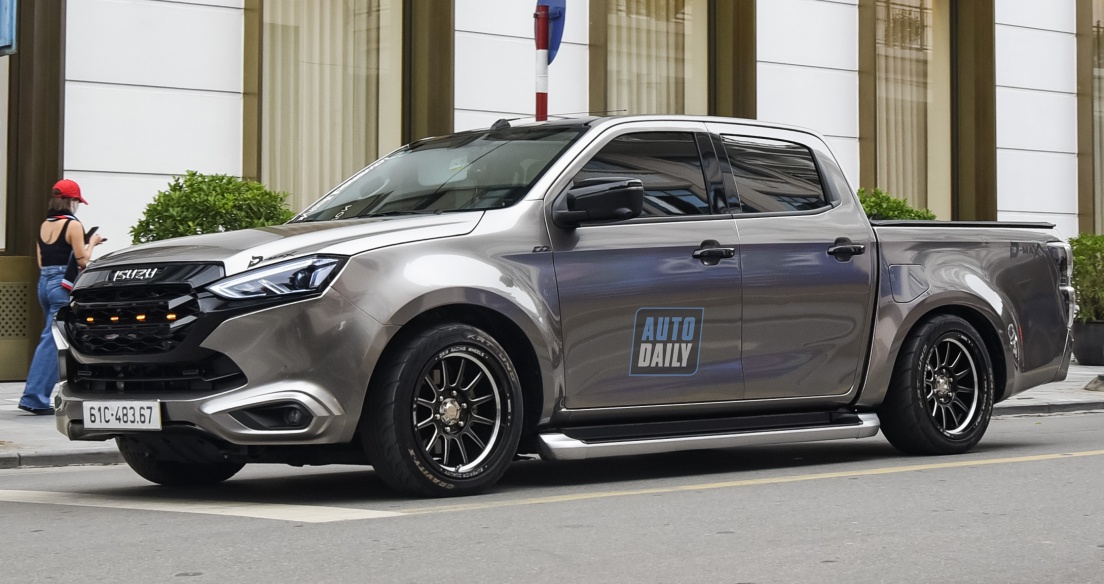 Lạ mắt với Isuzu D-Max độ hạ gầm thấp như dân chơi Thái Lan