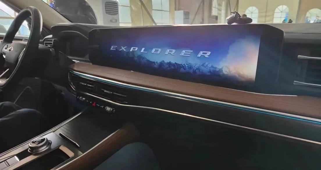 Ford Explorer 2023 lộ diện với diện mạo mới và màn hình khổng lồ