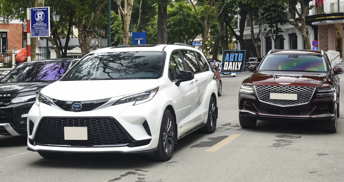 Toyota Sienna XSE Hybrid 2022 đầu tiên về Việt Nam