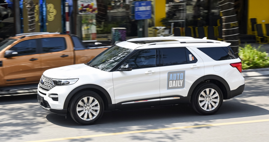 Ford Explorer 2022 giá 2,366 tỷ đồng bắt đầu được bàn giao đến tay khách hàng