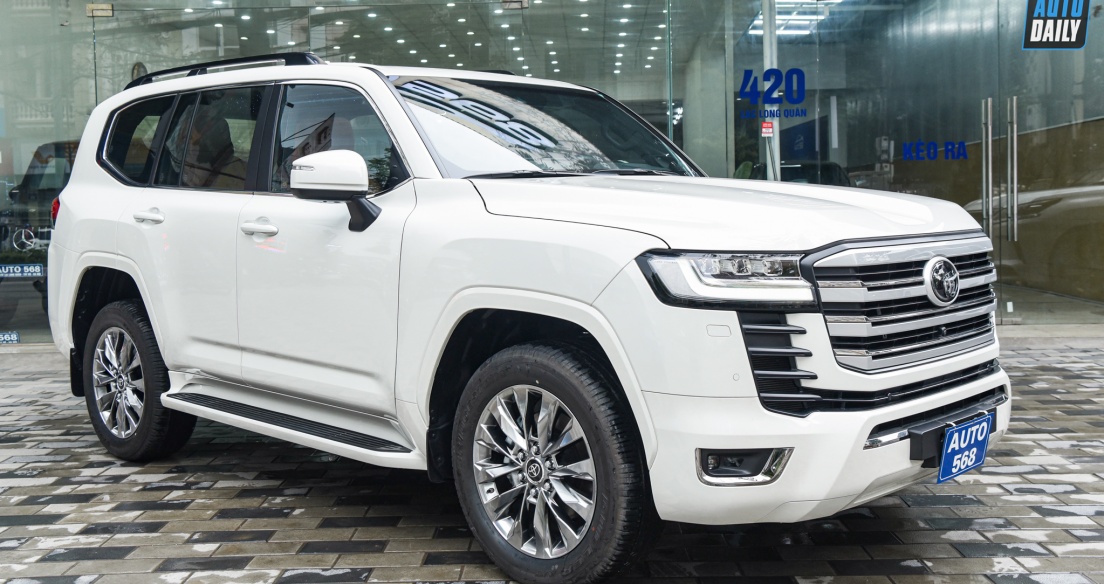 Toyota Land Cruiser VXR 2022 độ nội thất siêu sang, giá hơn 8 tỷ