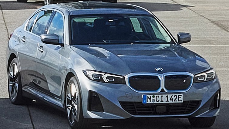 BMW 3 Series 2022 facelift ra mắt với diện mạo sắc sảo hơn