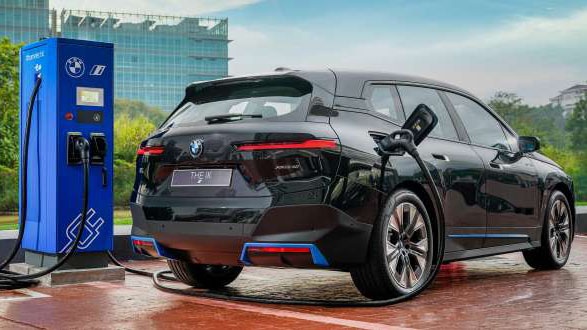 Phí sạc xe điện tại trạm của đại lý BMW Malaysia: Xe hãng khác được sạc nhưng phí cao hơn