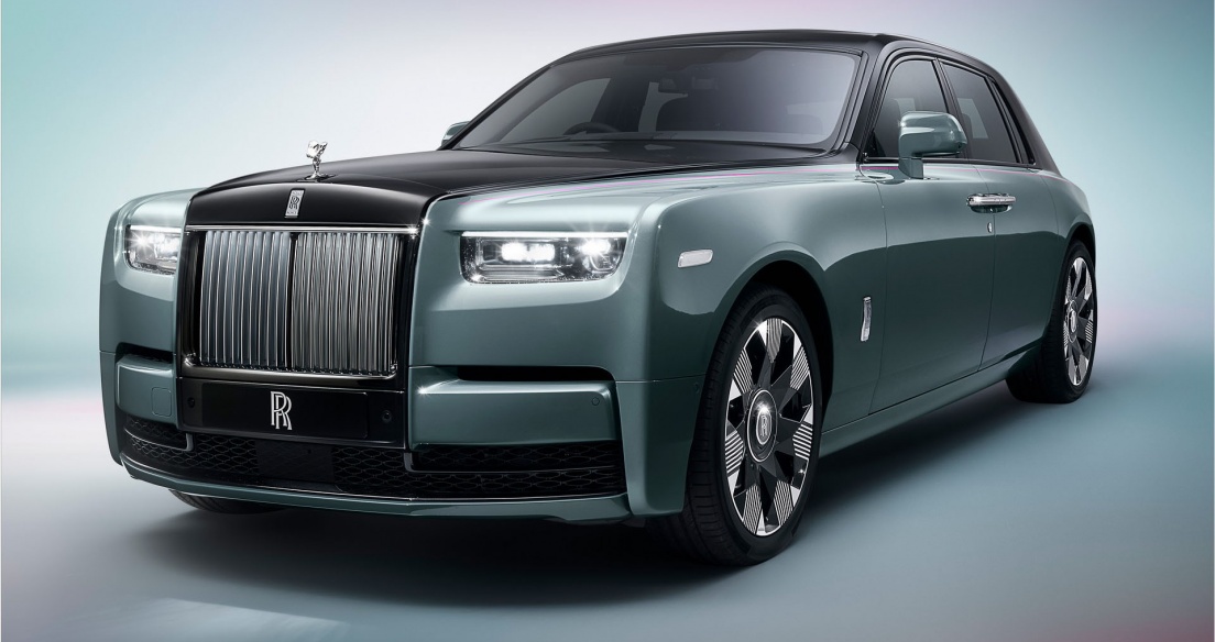 Rolls-Royce Phantom 2023 được cập nhật với lưới tản nhiệt phát sáng và các tùy chọn mới