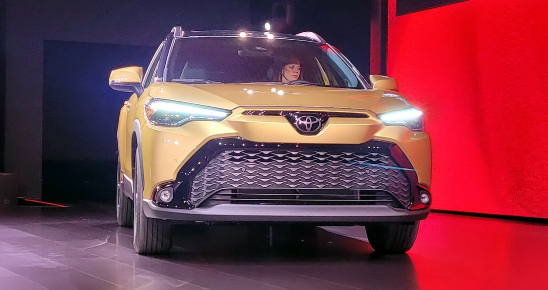 Toyota Corolla Cross Hybrid 2023 ra mắt tại Mỹ, tiêu thụ trung bình 6,35L/100km