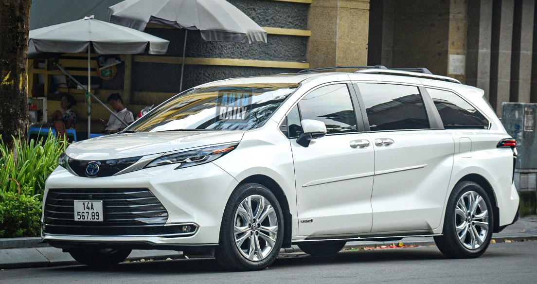 Toyota Sienna Platinum Hybrid 2022 hơn 4 tỷ biển siêu đẹp tại Quảng Ninh
