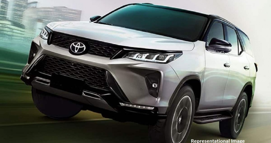 Toyota Fortuner Hybrid 2023 sẽ giàu trang bị và tiết kiệm nhiên liệu hơn, thách thức Hyundai Santa Fe
