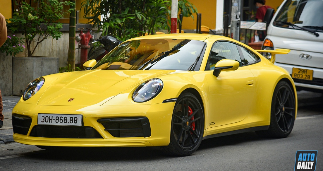 Chiêm ngưỡng tuyệt phẩm Porsche 911 Carrera GTS 2022 biển đẹp tại Hà Nội