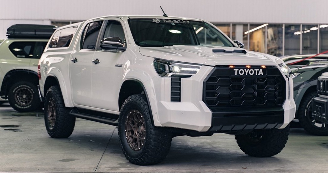 Toyota Hilux ‘lột xác’ theo phong cách Tundra cực ấn tượng