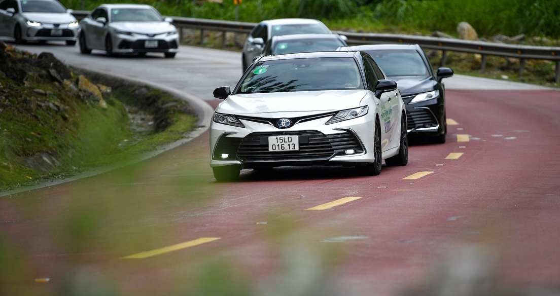 Bộ 3 xe hybrid của Toyota - Yên tĩnh, mượt mà, êm ái khác biệt lớn so với xe xăng