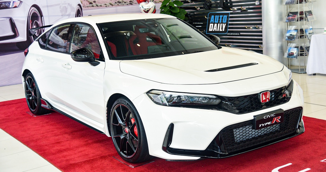 Chi tiết Honda Civic Type R 2023 tại đại lý