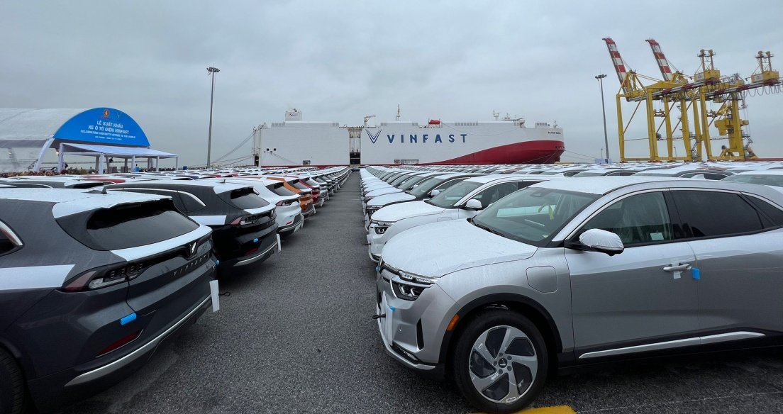 Xúc động và tự hào khi thấy con tàu và dàn xe VinFast VF8 sẵn sàng xuất khẩu sang Mỹ