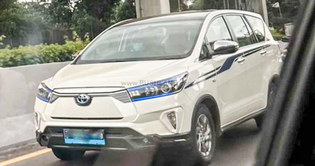 Toyota Innova chạy điện lần đầu lộ diện trên đường phố