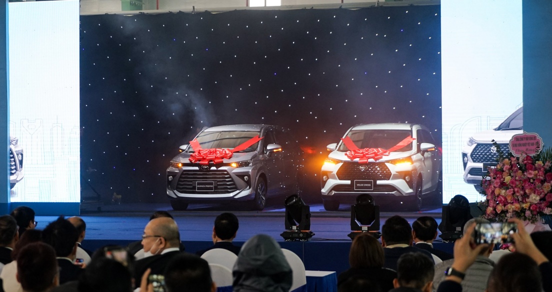 Bộ đôi Toyota Veloz Cross và Avanza Premio lắp ráp trong nước chính thức xuất xưởng
