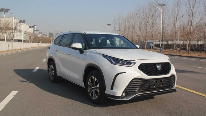 SUV Toyota Crown 2022 lộ diện với thiết kế khá giống Highlander