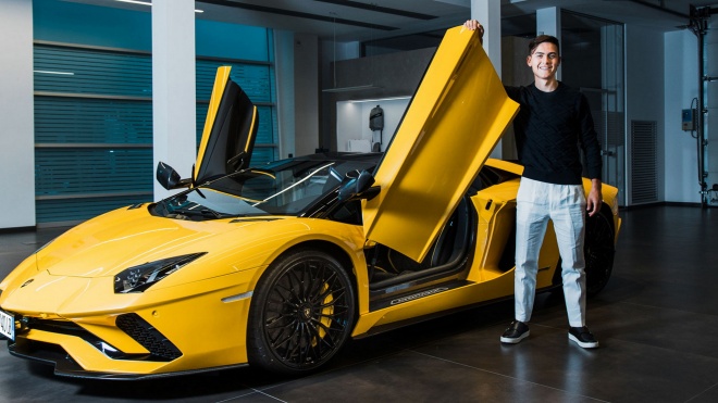 Đồng đội Cristiano Ronaldo tậu Lamborghini kỷ niệm bàn thứ 100 cho Juventus