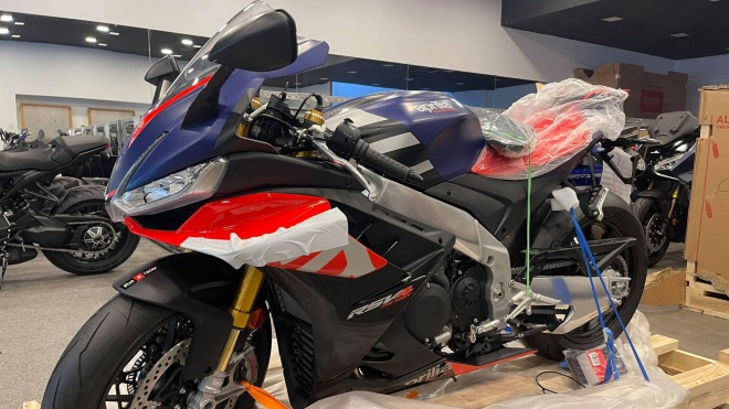 Siêu motor Apirilia RSV4 Factory 2021 đầu tiên về Việt Nam