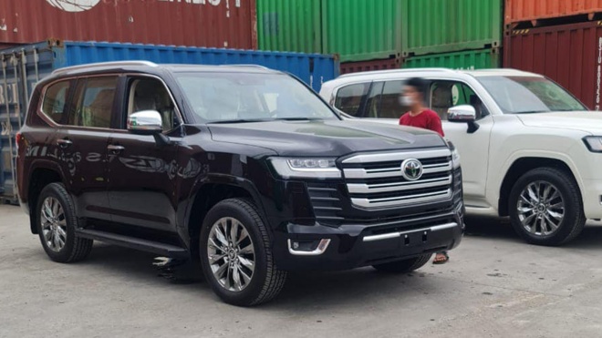 Những chiếc Toyota Land Cruiser 2022 đầu tiên xuất hiện tại Campuchia