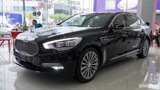 Kia Quoris giảm giá khủng 500 triệu đồng để xả hàng tồn kho