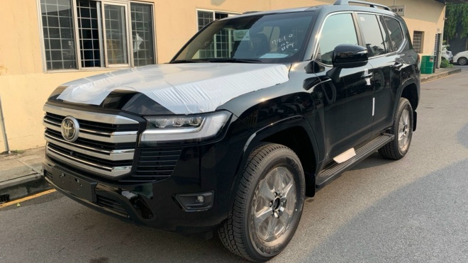 Cận cảnh Toyota Land Cruiser VX 2022 bản chính hãng giá 4,06 tỷ tại Hà Nội
