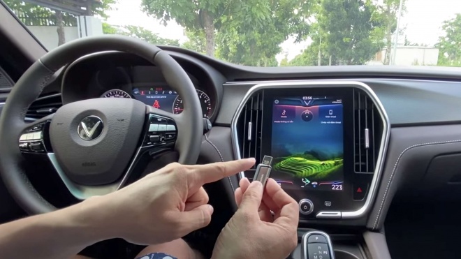 VinFast Lux A2.0 - Hướng dẫn tự nâng cấp Apple CarPlay “zin”