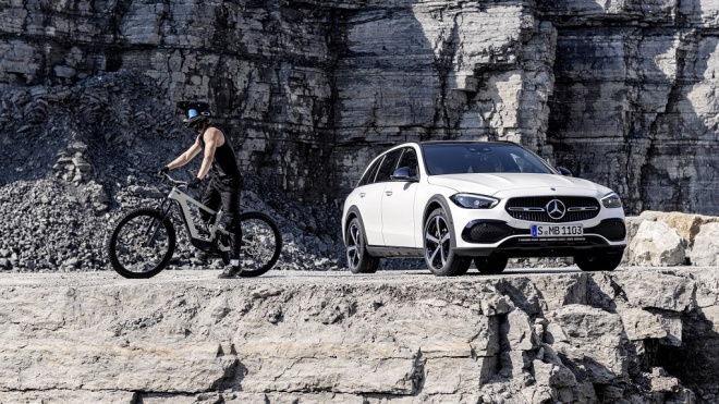 Mercedes-Benz ra mắt xe địa hình C-Class All Terrain 2022