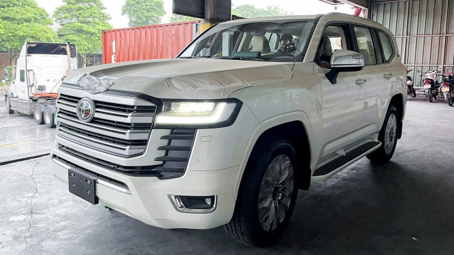 Khui công Toyota Land Cruiser 2022 nhập Trung Đông đầu tiên về Việt Nam