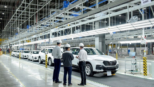 Chỉ với 3 mẫu xe xăng và các mẫu xe điện sắp ra mắt, VinFast đã chi gần 2 tỷ USD cho R&D