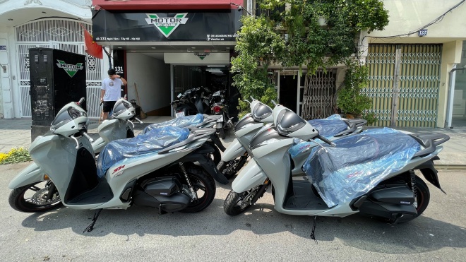 Honda SH 350i quá 'HOT', cửa hàng tư nhân chớp thời cơ, hơn 190 triệu bao biển