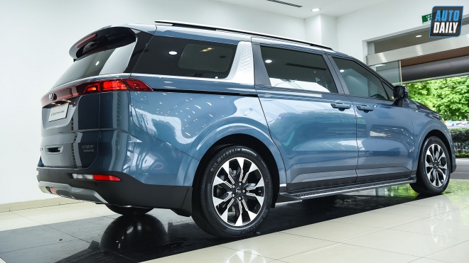 Kia Carnival 2021 bản thấp nhất hướng đến khách hàng chạy dịch vụ có gì?