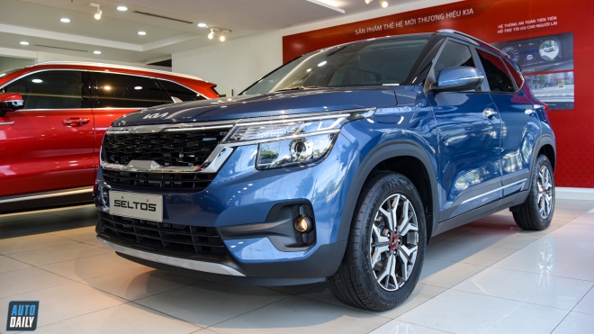 Ảnh chi tiết Kia Seltos 2021 với Logo mới, nội thất 2 màu giá 689 triệu