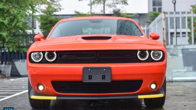 Ảnh chi tiết Dodge Challenger GT 2021 màu đỏ cam giá hơn 3 tỷ đồng