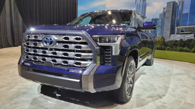 Toyota Tundra 2022 chốt giá từ 35.950 USD, quyết đấu Ford F-150