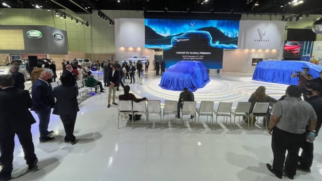 Ảnh NÓNG gian hàng VinFast tại Los Angeles Auto Show 2021 trước giờ G