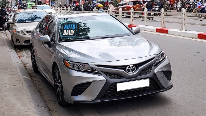 Toyota Camry SE 2021 nhập Mỹ xuất hiện tại Việt Nam, phong cách thể thao