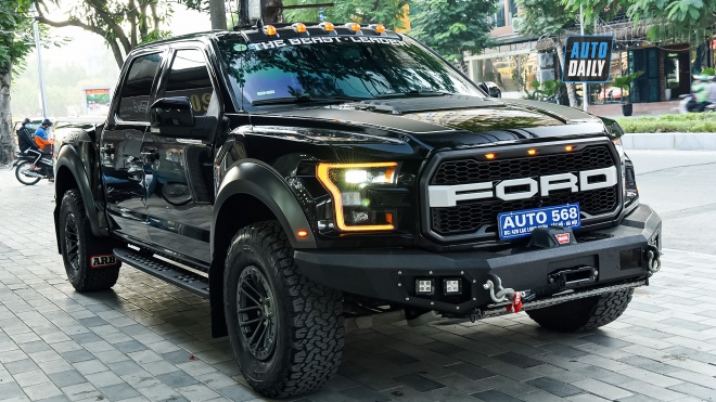 Ford F-150 Raptor 2019 đi gần 7.000 km bán lại hơn 4,3 tỷ, khuyến mại tời điện xịn xò