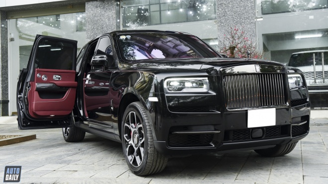 Ảnh chi tiết Rolls-Royce Cullinan Black Badge siêu lướt giá hơn 41 tỷ